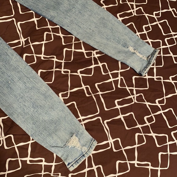 Distressed Skinny Jeans - Picture 6 of 8